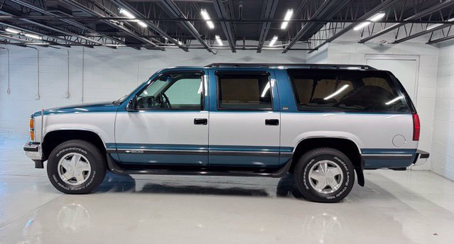 Used 1993 Chevrolet Suburban 4WD image 2