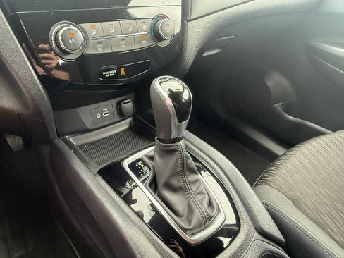 Used 2020 Nissan Rogue S FWD image 21