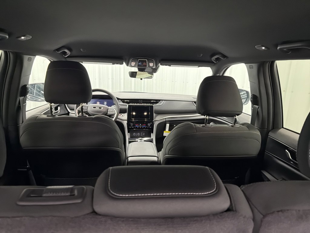 New 2026 Jeep Grand Cherokee Laredo RWD image 9