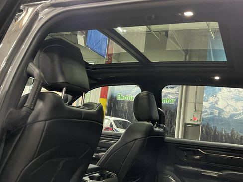 Used 2019 RAM 1500 Limited AWD/4WD image 18