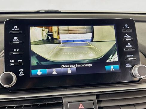Used 2018 Honda Accord EX image 30