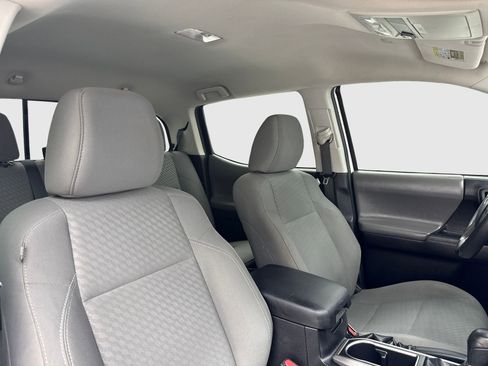 Used 2020 Toyota Tacoma SR5 RWD image 40