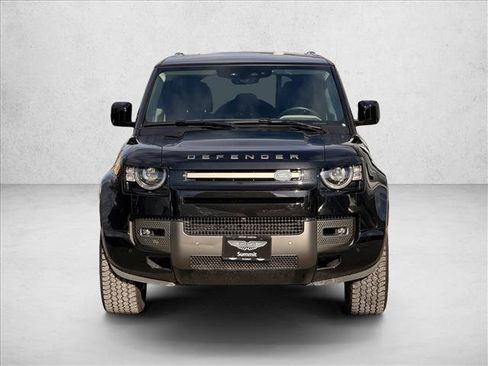 Used 2024 Land Rover Defender 110 X-Dynamic SE image 9