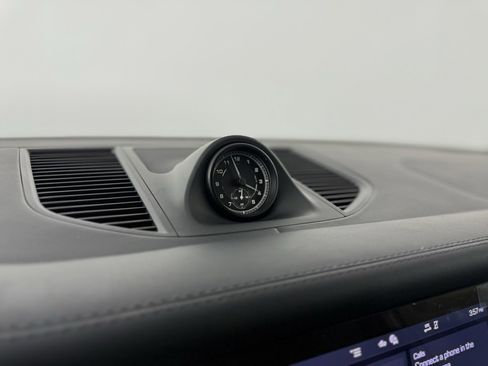 Certified 2025 Porsche Macan image 28