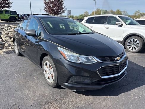 Used 2017 Chevrolet Cruze LS FWD image 3
