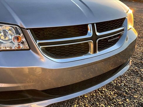 Used 2019 Dodge Grand Caravan SE image 27