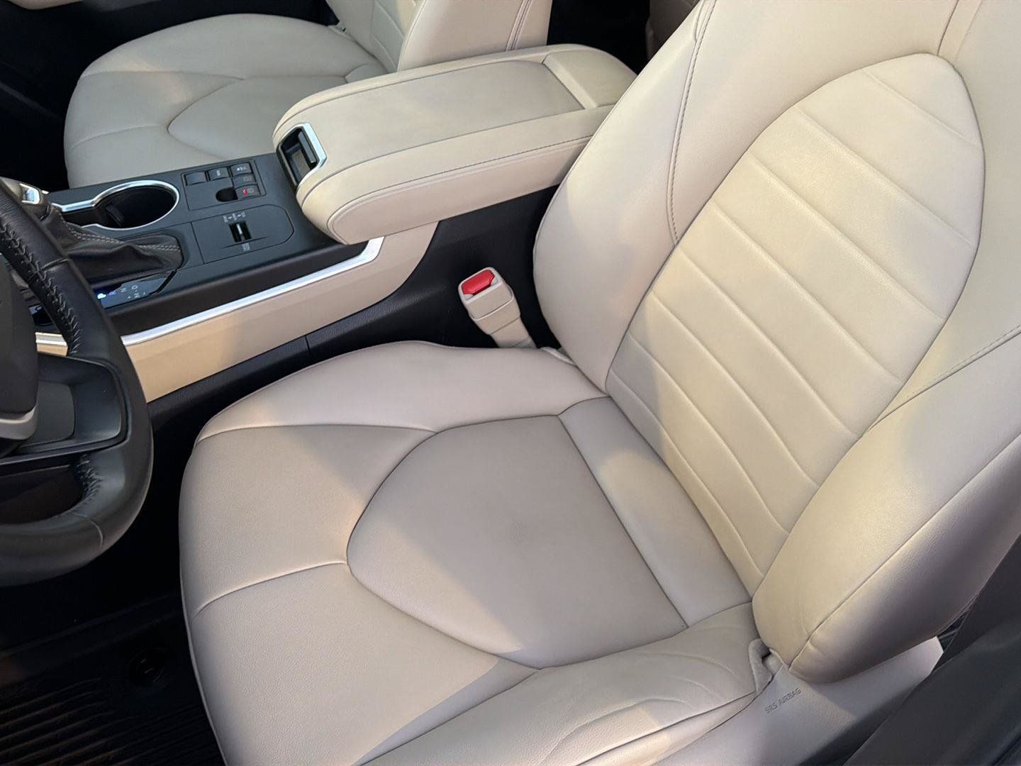 Used 2023 Toyota Highlander XLE FWD image 30