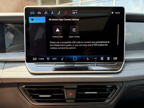 Used 2025 Volkswagen Tiguan SE AWD/4WD image 19