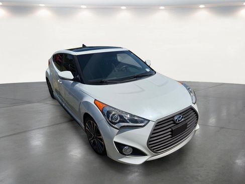 Used 2016 Hyundai Veloster Turbo w/ Option Group 04 FWD image 8