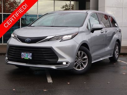 Used 2021 Toyota Sienna XLE