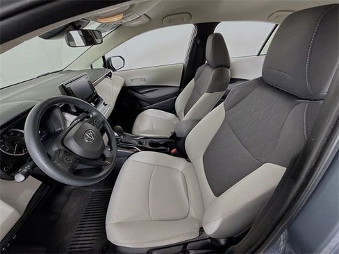 Used 2022 Toyota Corolla LE image 6