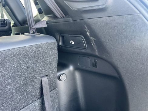 Used 2024 Mitsubishi Outlander SE image 36