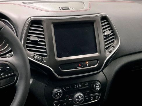 Used 2022 Jeep Cherokee Trailhawk w/ Comfort/Convenience Group image 18