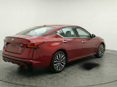 Used 2025 Nissan Altima 2.5 SV image 9