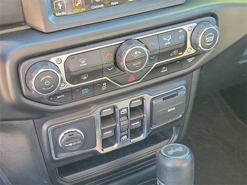 Used 2022 Jeep Wrangler Unlimited Sahara image 25