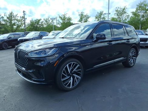Used 2025 Lincoln Aviator Black Label w/ Jet Appearance Package AWD/4WD image 3