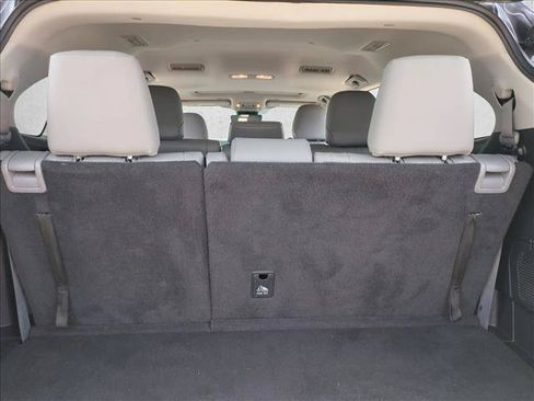Used 2023 Toyota Highlander XLE FWD image 6