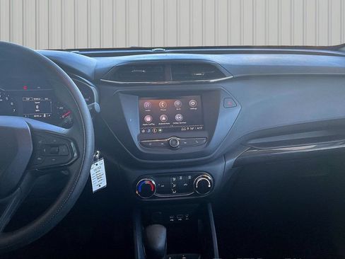 Used 2022 Chevrolet TrailBlazer LS FWD image 3