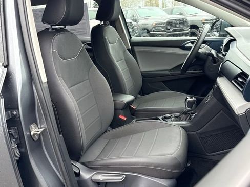 Used 2024 Volkswagen Taos SE image 28