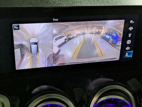 Used 2023 Mercedes-Benz GLB 250 4MATIC image 13