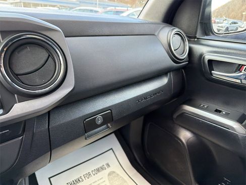 Used 2022 Toyota Tacoma TRD Off-Road image 23