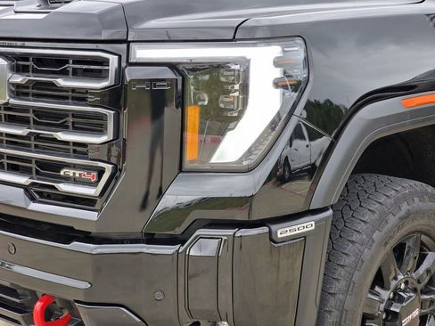 Used 2025 GMC Sierra 2500 AT4 AWD/4WD image 7