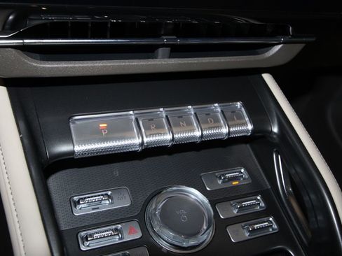 Used 2025 Lincoln Nautilus Premier image 21