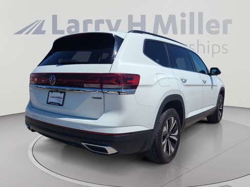 Used 2024 Volkswagen Atlas SE AWD/4WD image 5