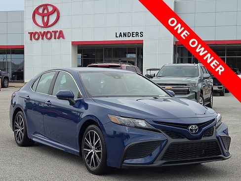 Used 2024 Toyota Camry SE FWD image 1