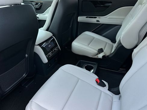 New 2026 Lincoln Aviator 2WD image 11