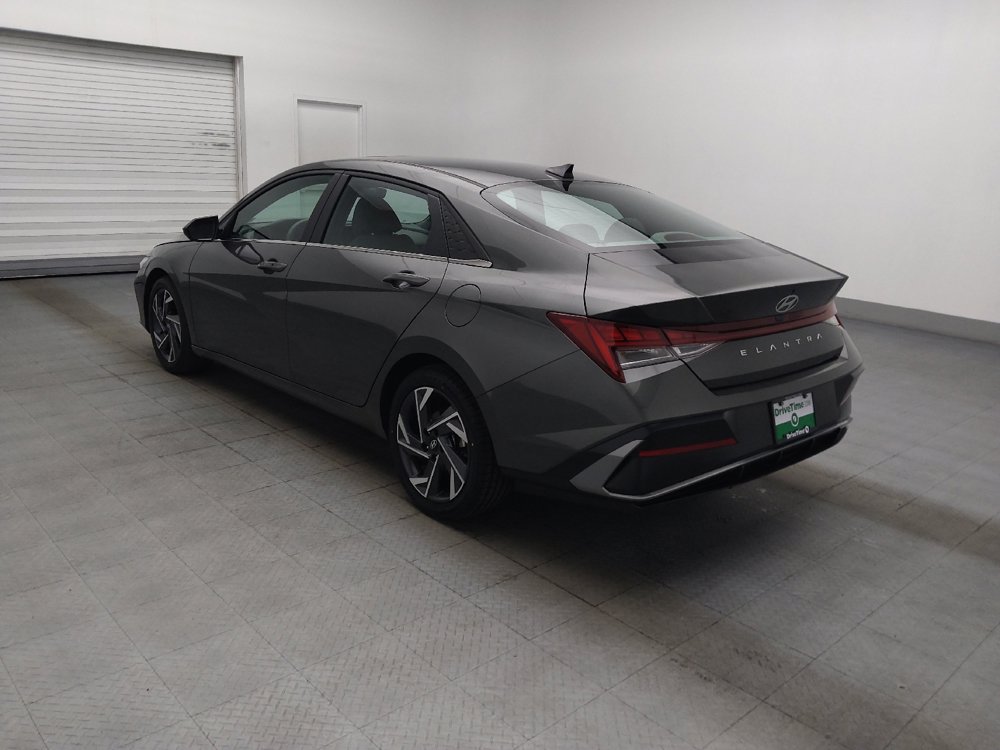 Used 2024 Hyundai Elantra SEL w/ Convenience Package FWD image 3