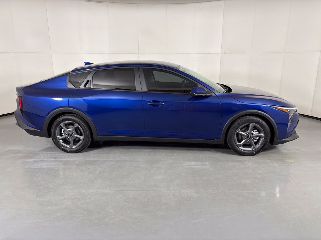 New 2026 Kia K4 FWD image 9
