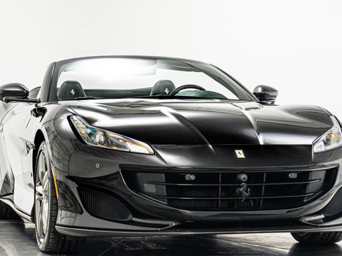 Used 2020 Ferrari Portofino image 3
