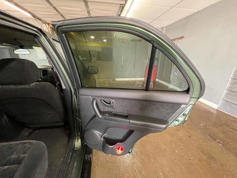 Used 2007 Kia Sorento LX w/ Sport Pkg image 28