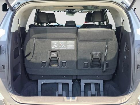 Used 2025 Kia Carnival SX FWD image 18