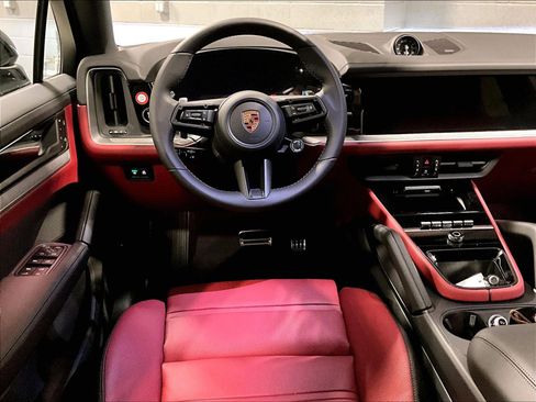 New 2026 Porsche Cayenne S image 18