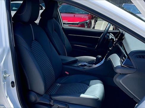 Used 2023 Toyota Camry SE w/ Convenience Package FWD image 9
