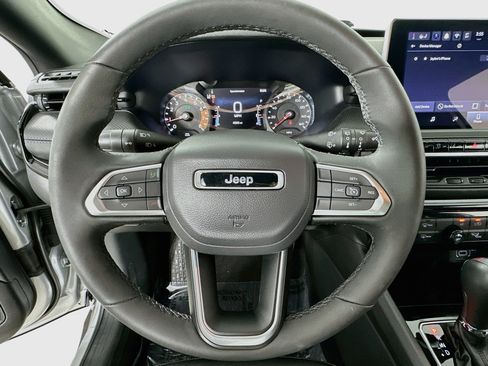 Used 2026 Jeep Compass Latitude AWD/4WD image 11