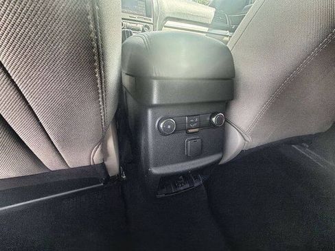 Used 2018 Ford Explorer XLT w/ Equipment Group 201A FWD image 20