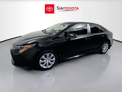 Used 2025 Toyota Corolla LE FWD image 9