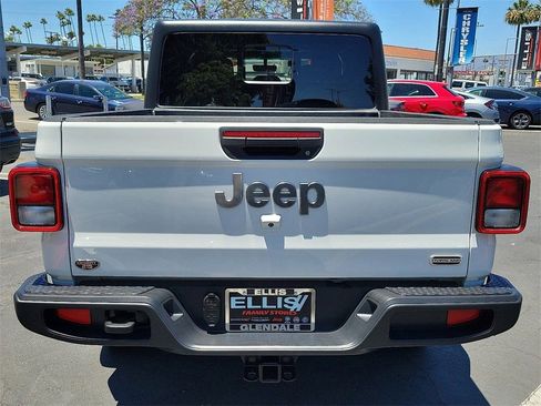 Used 2022 Jeep Gladiator Overland w/ Trailer Tow Package image 28