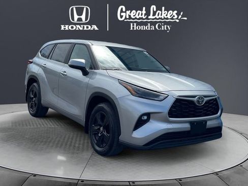 Used 2023 Toyota Highlander LE AWD/4WD image 1