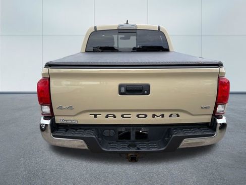 Used 2018 Toyota Tacoma SR5 AWD/4WD image 3