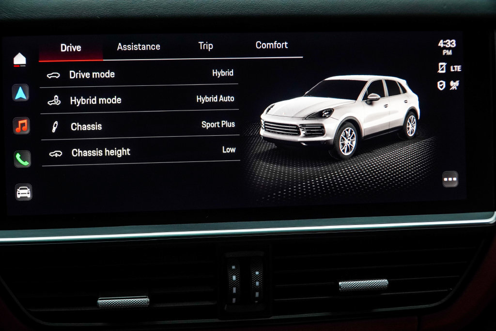 Used 2023 Porsche Cayenne w/ Premium Package AWD/4WD image 37