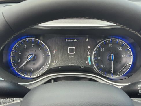 Used 2025 Chrysler Pacifica Limited FWD image 14