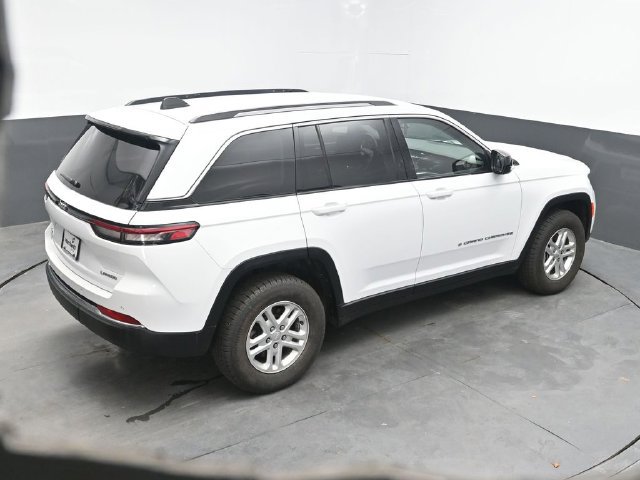 Used 2022 Jeep Grand Cherokee Laredo w/ Luxury Tech Group I AWD/4WD image 37