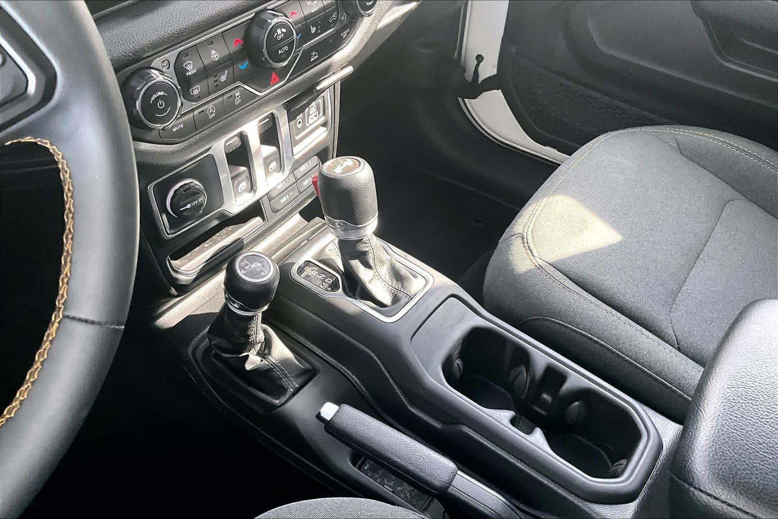 Used 2024 Jeep Wrangler Sport AWD/4WD image 15