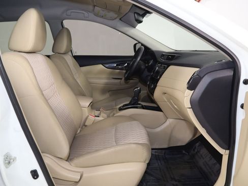 Used 2018 Nissan Rogue SV image 11