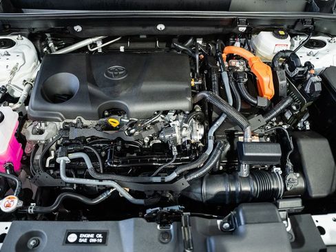 Used 2025 Toyota RAV4 XLE image 15