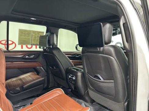 Used 2023 GMC Yukon Denali Ultimate image 12